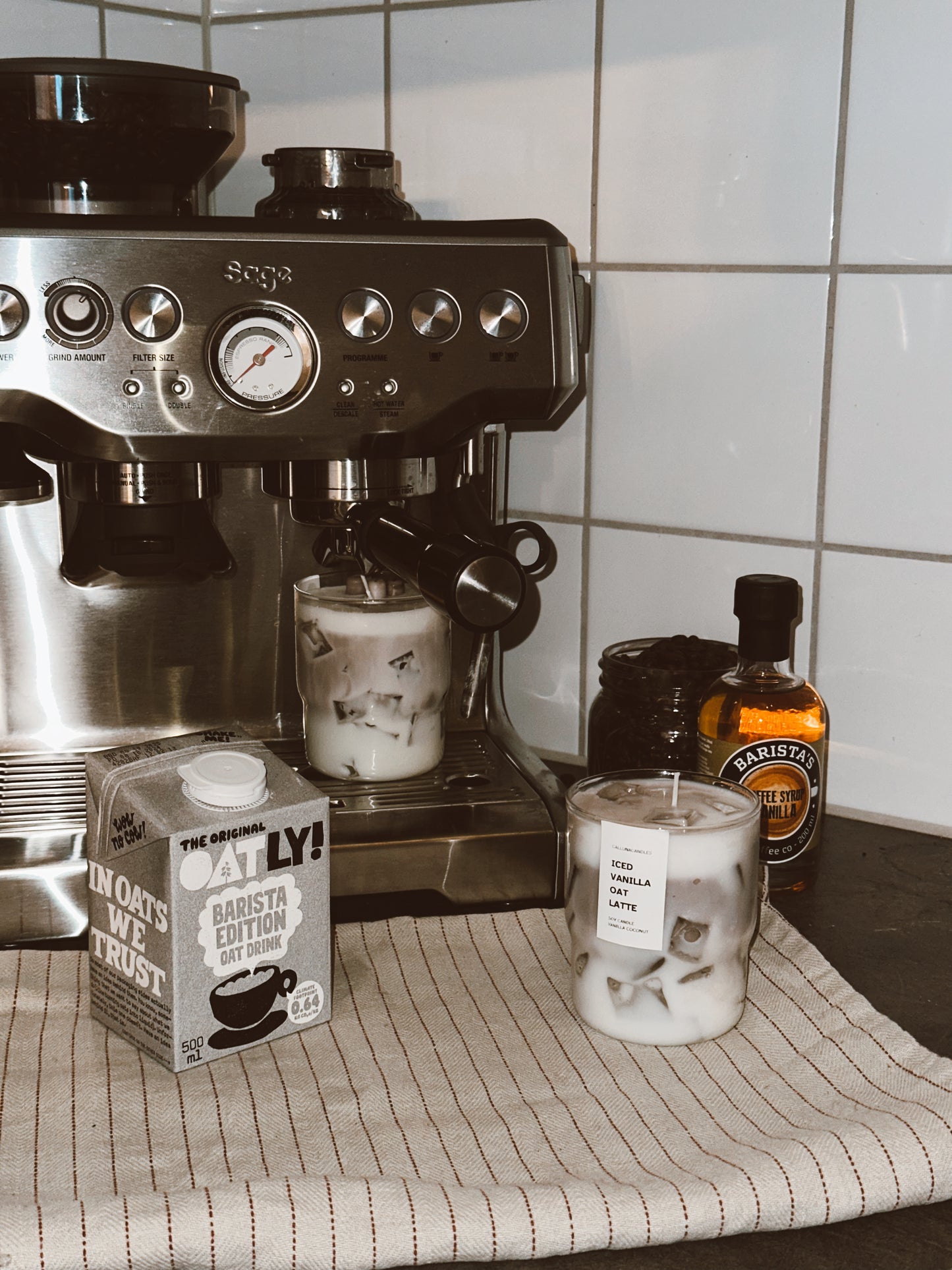 Iced vanilla oat latte duftlys